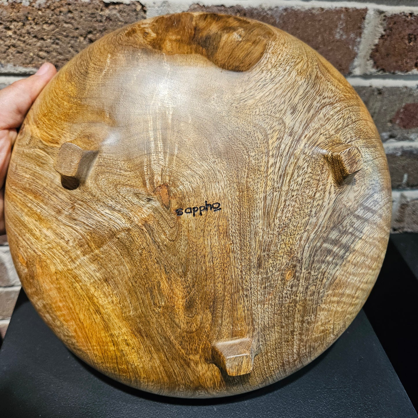 Mango wood bowl with 3 little feet