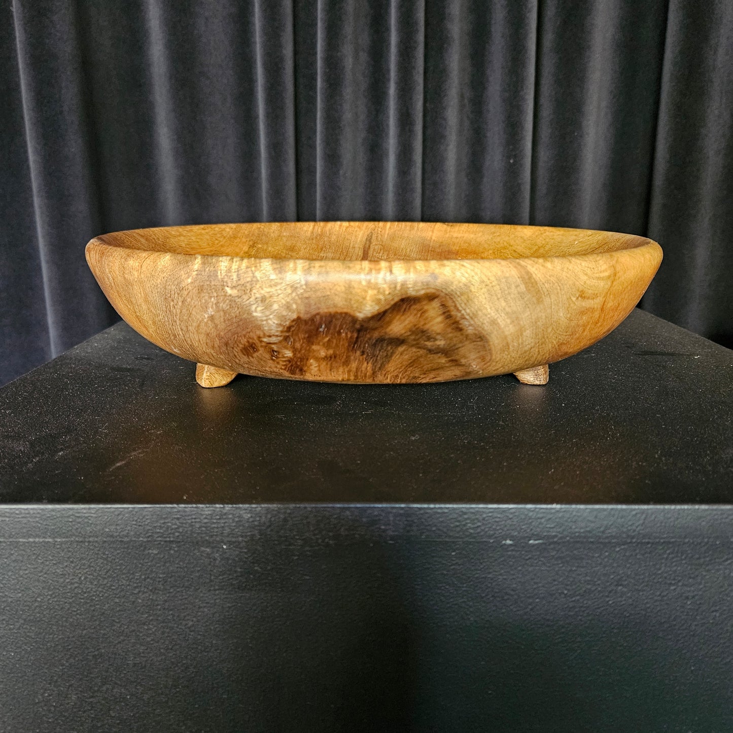 Mango wood bowl with 3 little feet