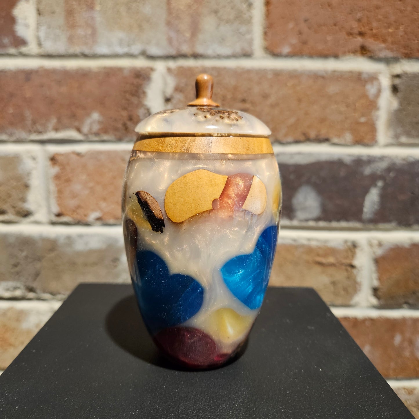 Resin Heart Lidded Vase