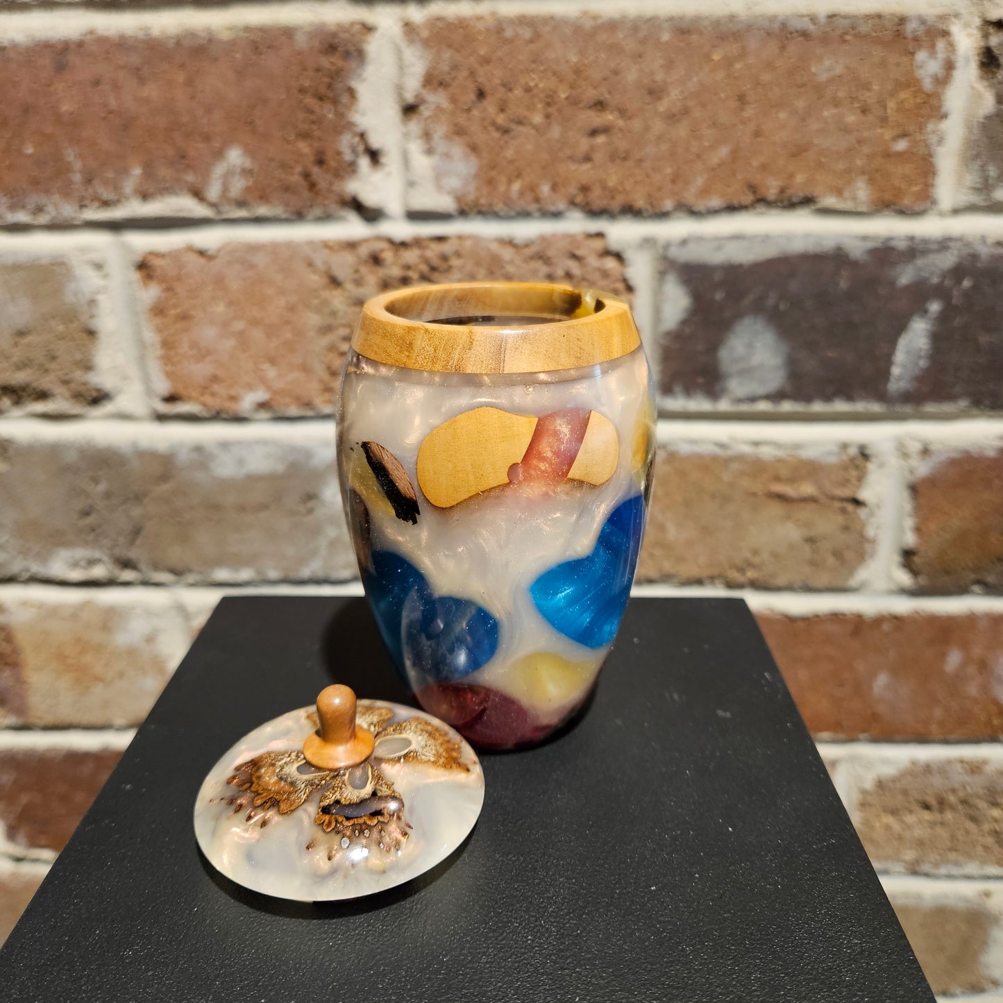 Resin Heart Lidded Vase