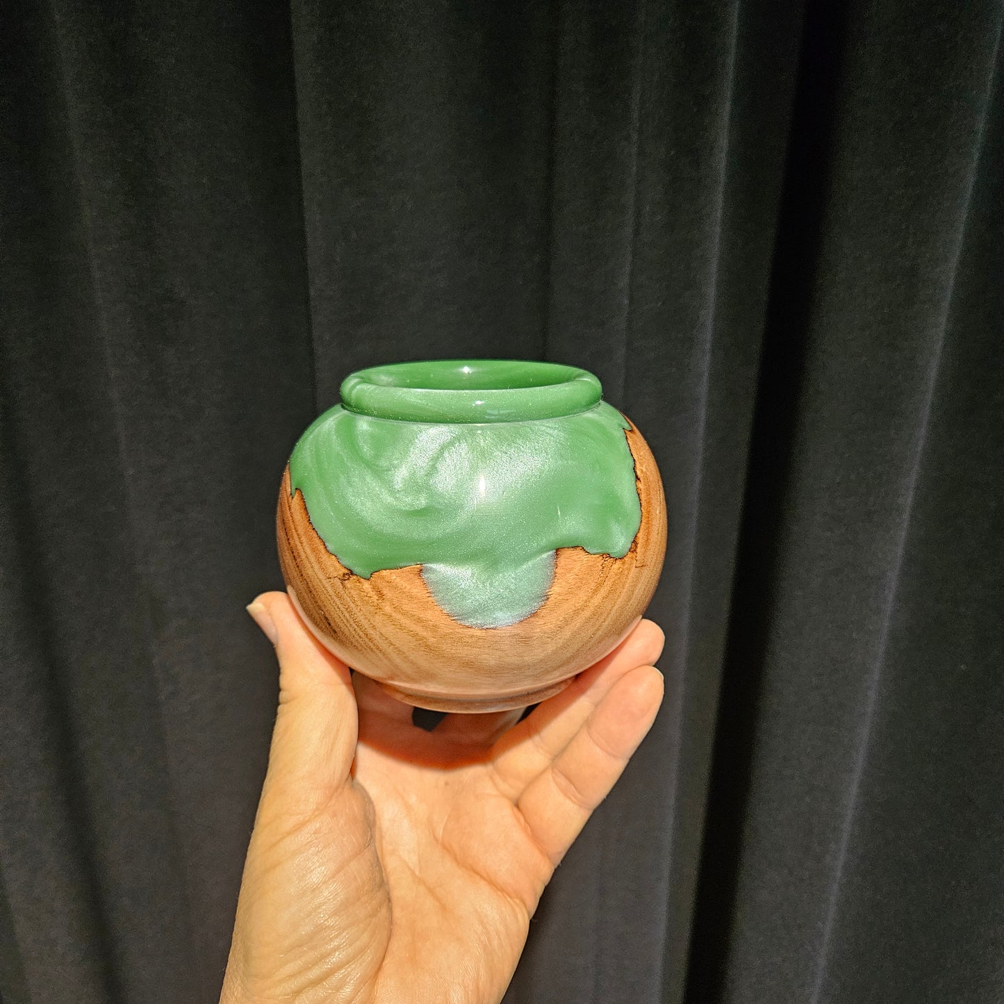 Eucalyptus Decorate Bowl / Pearlescent Jade Resin